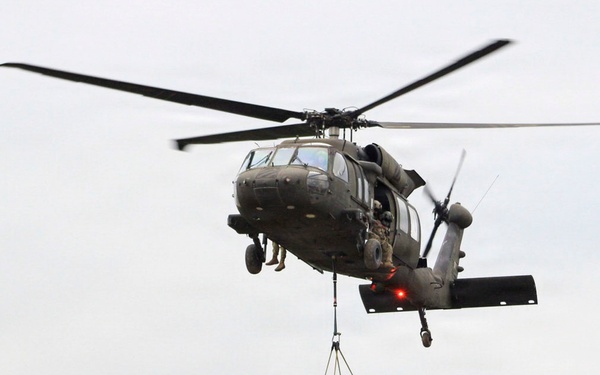 TF Brawlers conduct sling load training in Romania