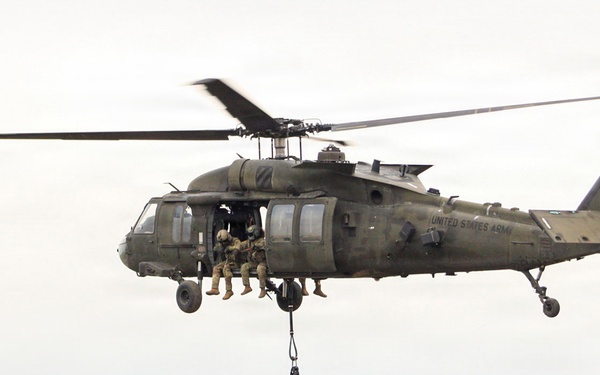 TF Brawlers conduct sling load training in Romania