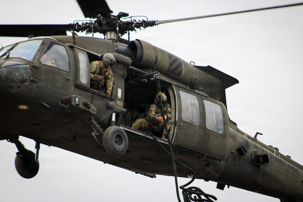 TF Brawlers conduct sling load training in Romania
