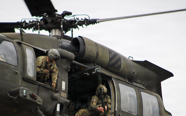TF Brawlers conduct sling load training in Romania