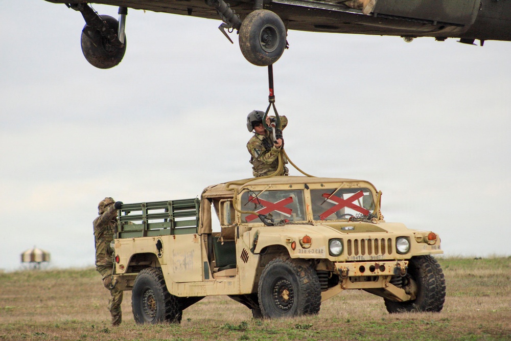 TF Brawlers conduct sling load training in Romania