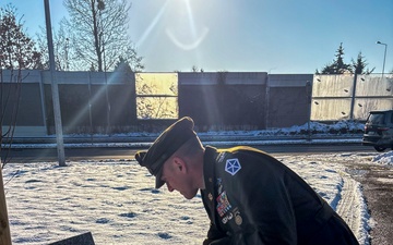 U.S. Army Garrison Poland leaders honor Polish heroes at 107th Battle of Ławica ceremony