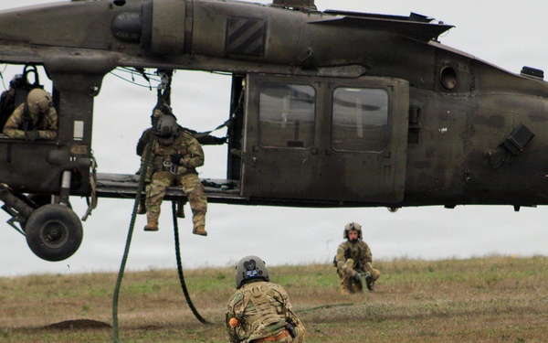 TF Brawlers conduct sling load training in Romania