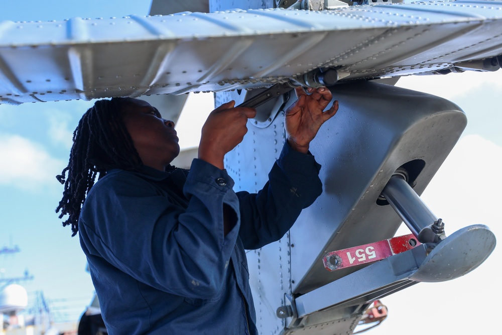 USS Thomas Hudner (DDG 116) Helicopter Maintenance