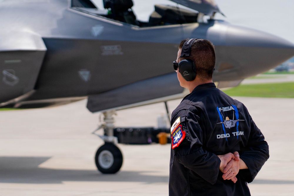 F-22 Raptor Aerial Demonstration Team performs at EAA Air Venture Oshkosh 2025