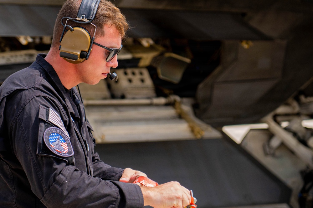 F-22 Raptor Aerial Demonstration Team performs at EAA Air Venture Oshkosh 2025