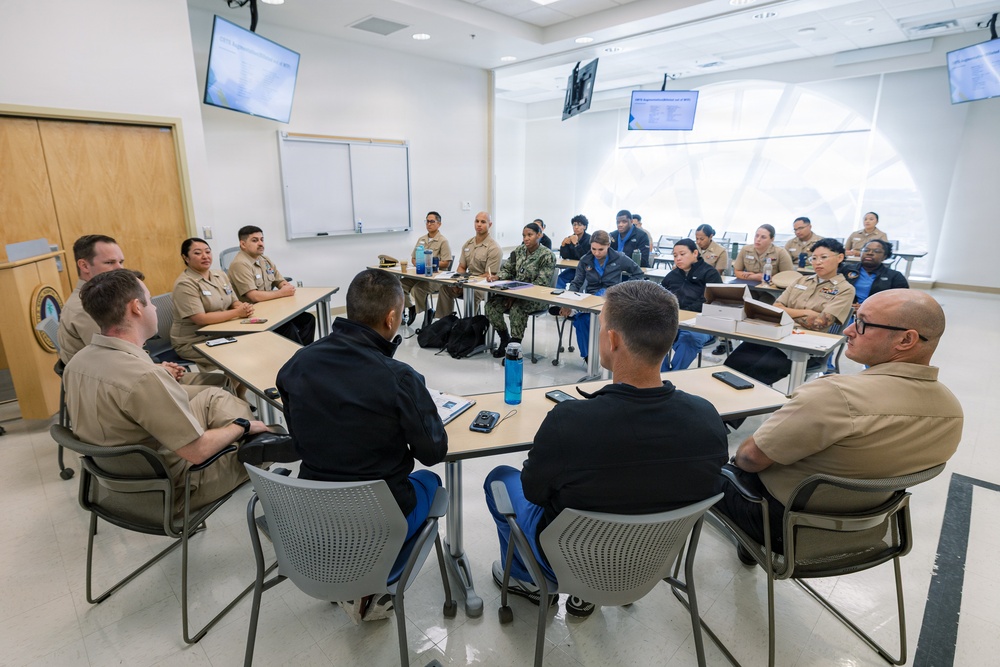 Operational Symposium Connects Sailors With Fleet and Operational Medicine Experience