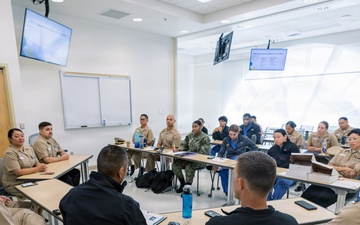Operational Symposium Connects Sailors With Fleet and Operational Medicine Experience