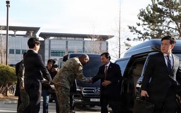 ROK-U.S. Combined Forces Command Hosts Republic of Korea Minister of National Defense