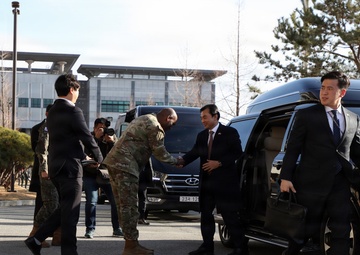 ROK-U.S. Combined Forces Command Hosts Republic of Korea Minister of National Defense