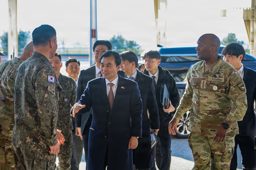 ROK-U.S. Combined Forces Command Hosts Republic of Korea Minister of National Defense