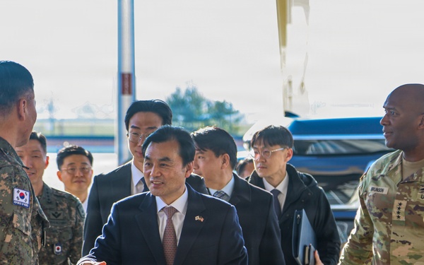 ROK-U.S. Combined Forces Command Hosts Republic of Korea Minister of National Defense