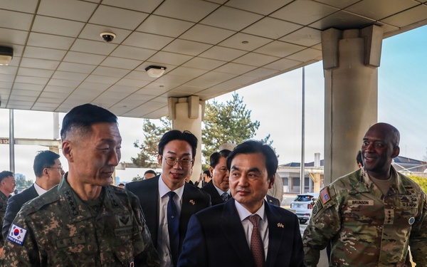 ROK-U.S. Combined Forces Command Hosts Republic of Korea Minister of National Defense
