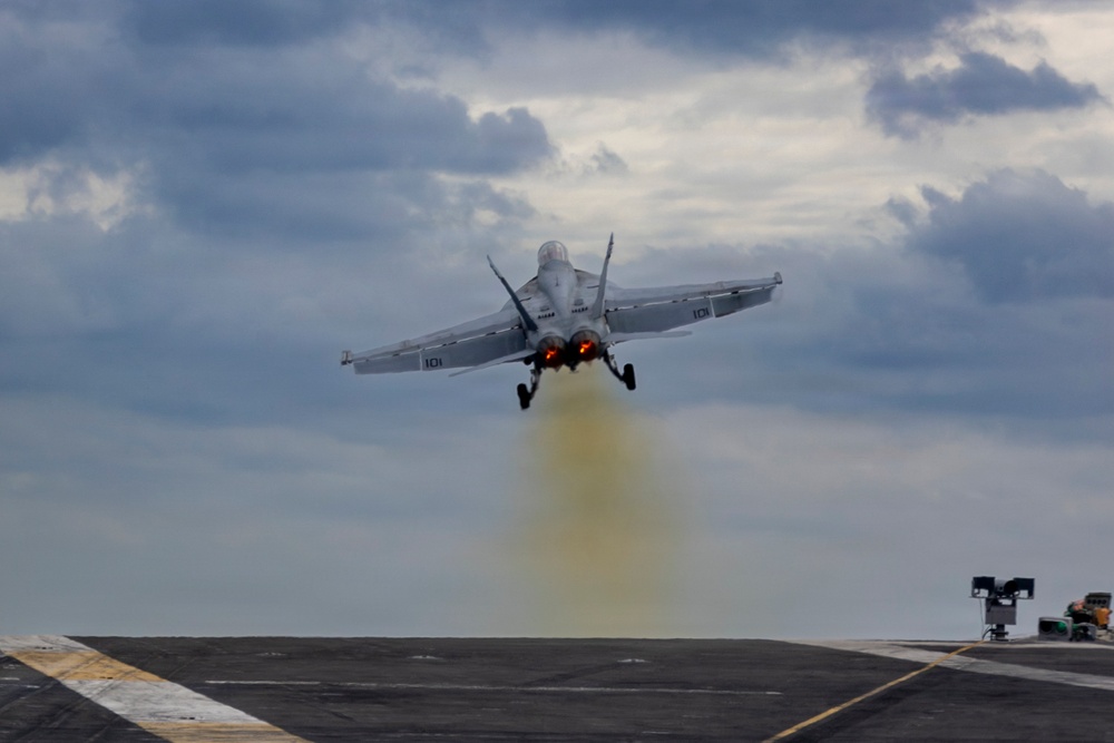 Abraham Lincoln conducts flight operations
