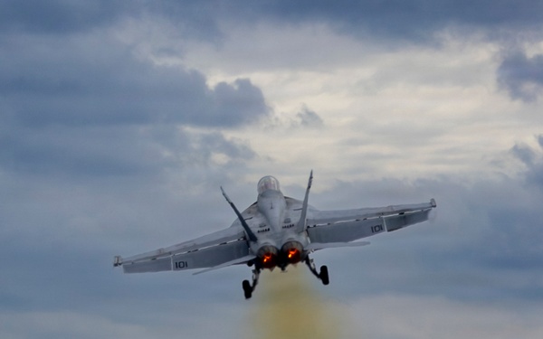 Abraham Lincoln conducts flight operations