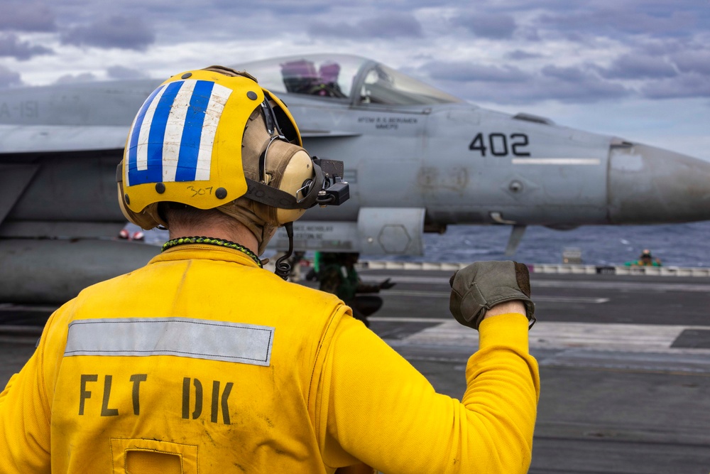 Abraham Lincoln conducts flight operations