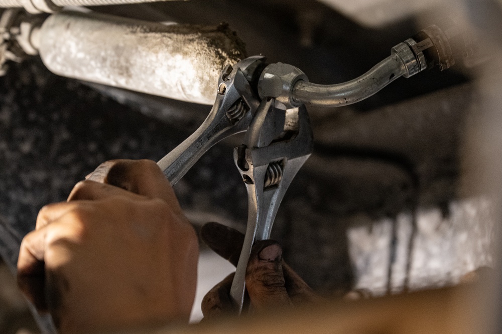 379 ELRS vehicle maintenance introduces innovative nitrogen gas testing method for air conditioning systems