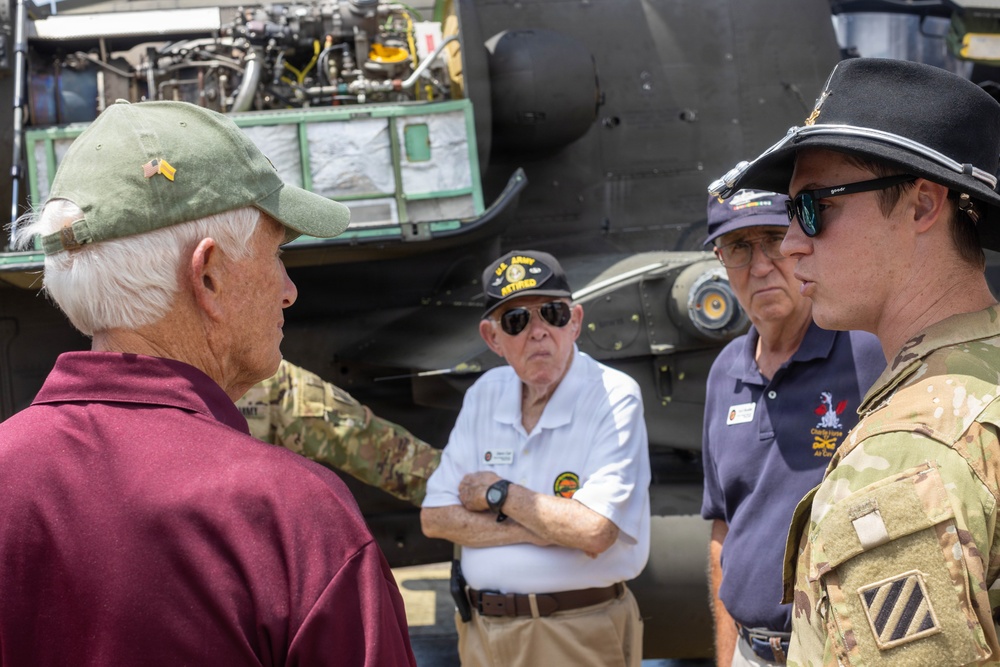 Vietnam Helicopter Pilots Association tour Hunter Army Airfield