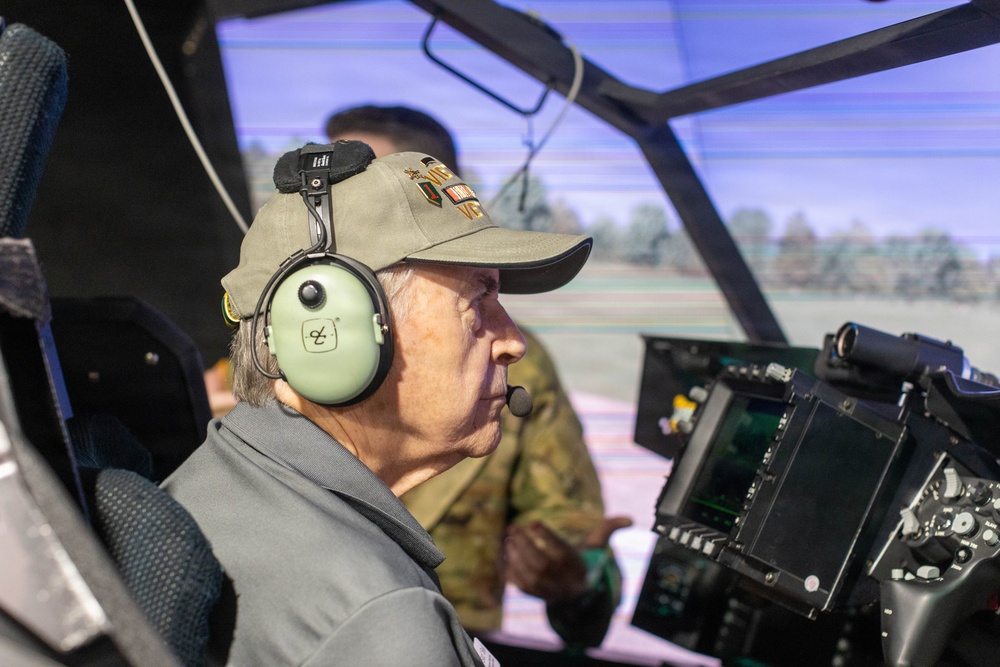 Vietnam Helicopter Pilots Association tour Hunter Army Airfield