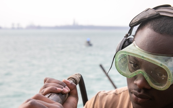 USS Mitscher (DDG 57) Sailor conducts deck preservation