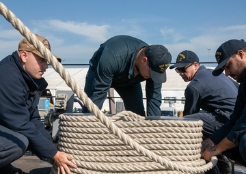 USS Mitscher (DDG 57) Sailors conduct sea and anchor