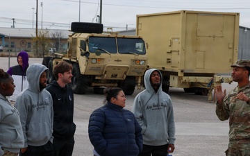 UMHB Basketball team visits