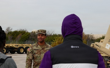 UMHB Basketball team visits