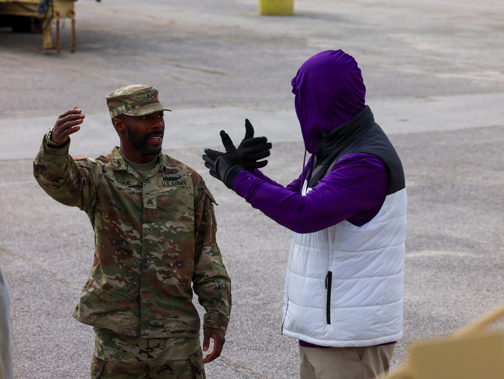UMHB Basketball team visits