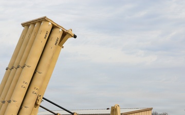 UMHB Basketball team visits