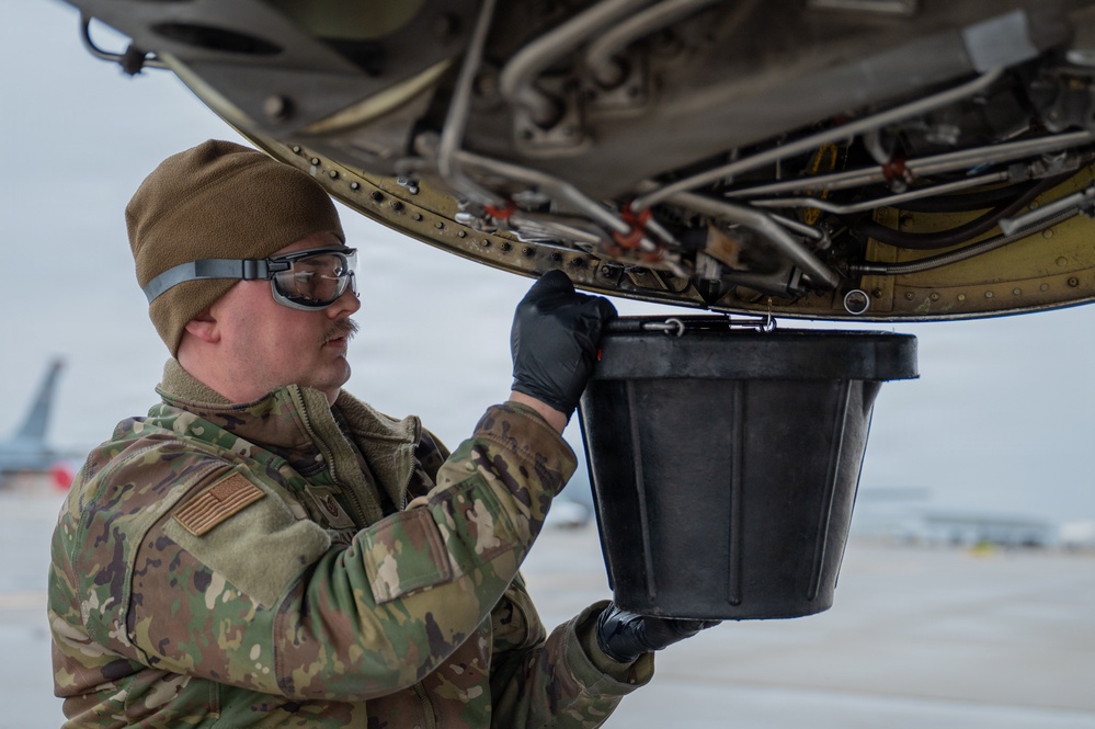 KC-135 oil extraction