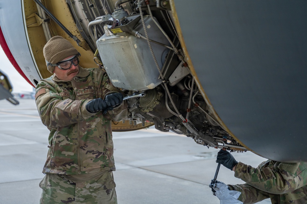 KC-135 oil extraction