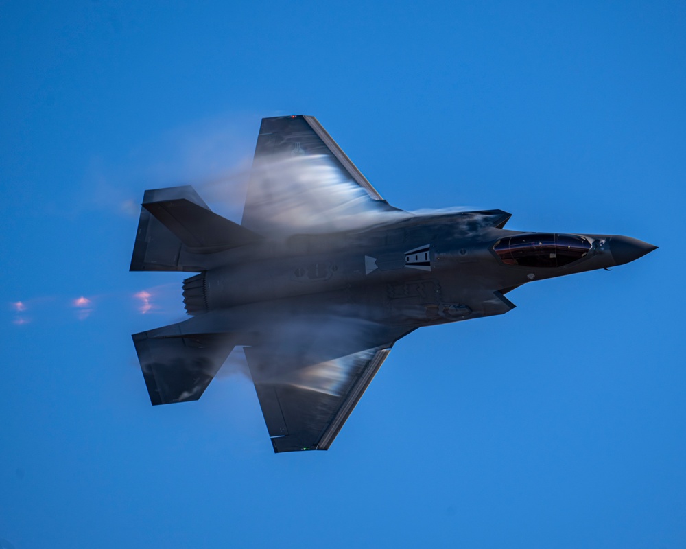 F-35 Demo Team Practices During Off-Season