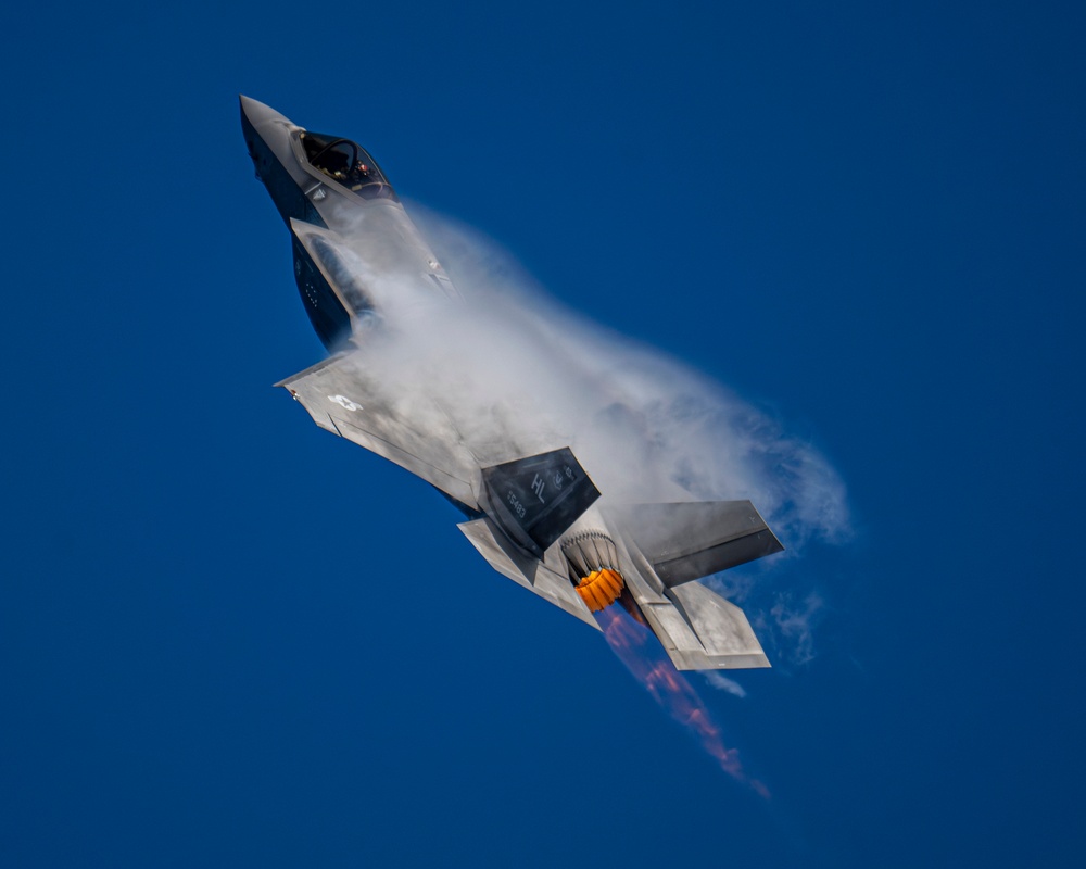 F-35 Demo Team Practices During Off-Season