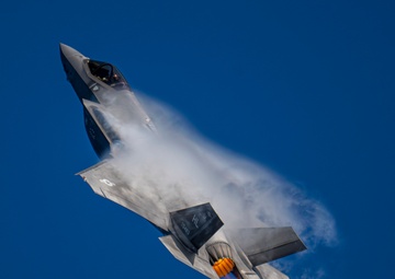 F-35 Demo Team Practices During Off-Season