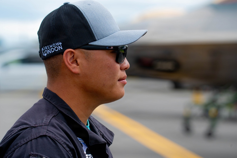 F-22 Raptor Aerial Demonstration Team performs at Air Show London Skydrive 2025