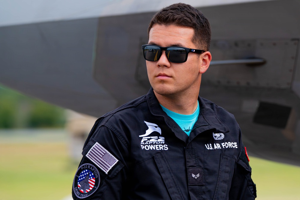 F-22 Raptor Aerial Demonstration Team performs at Air Show London Skydrive 2025