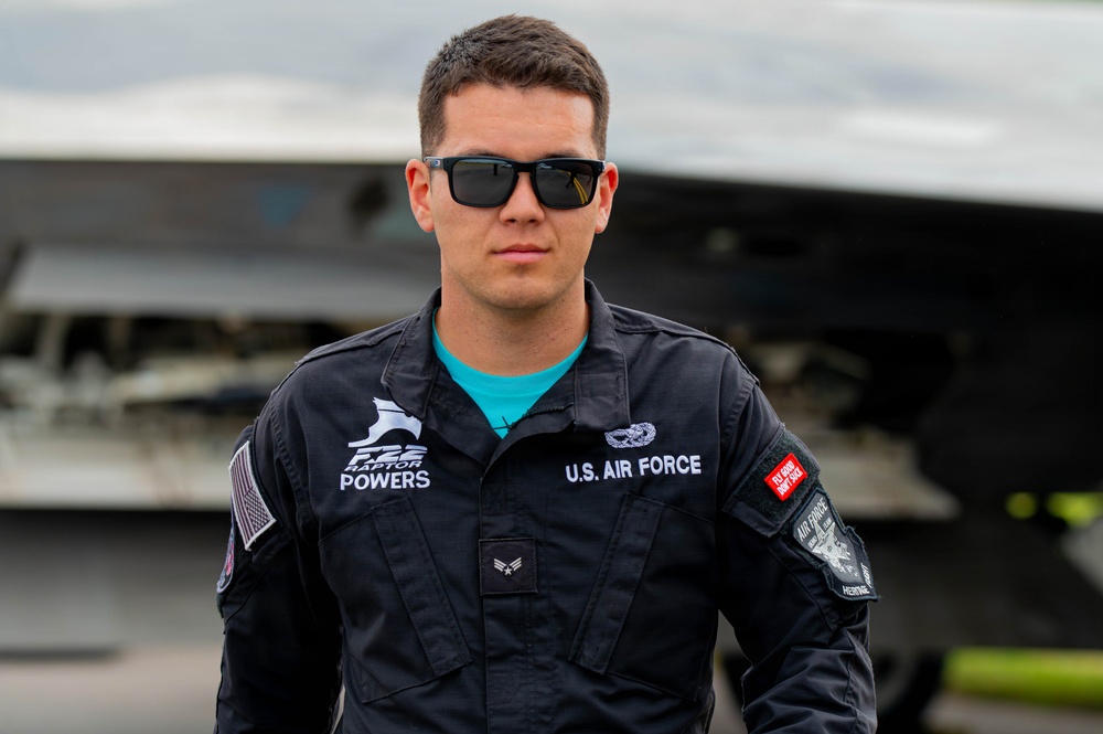 F-22 Raptor Aerial Demonstration Team performs at Air Show London Skydrive 2025