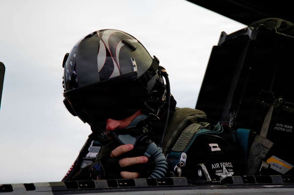 F-22 Raptor Aerial Demonstration Team performs at Air Show London Skydrive 2025