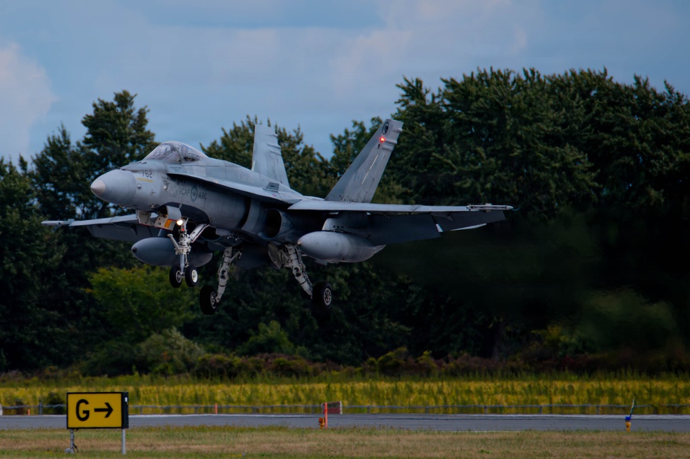F-22 Raptor Aerial Demonstration Team performs at Air Show London Skydrive 2025