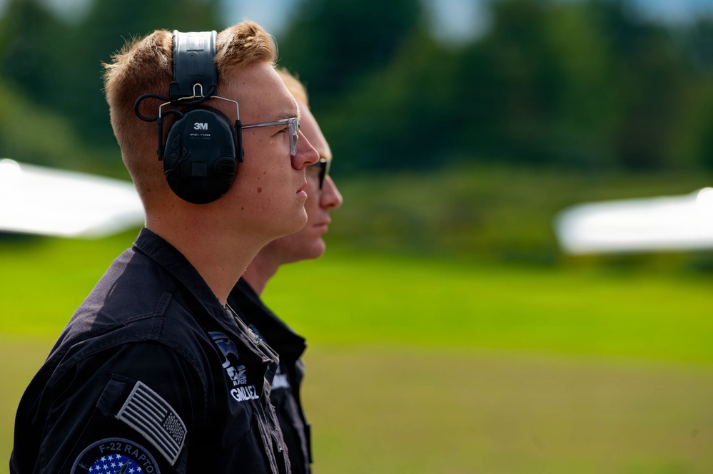 F-22 Raptor Aerial Demonstration Team performs at Air Show London Skydrive 2025