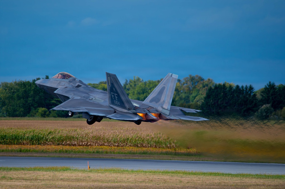 F-22 Raptor Aerial Demonstration Team performs at Air Show London Skydrive 2025