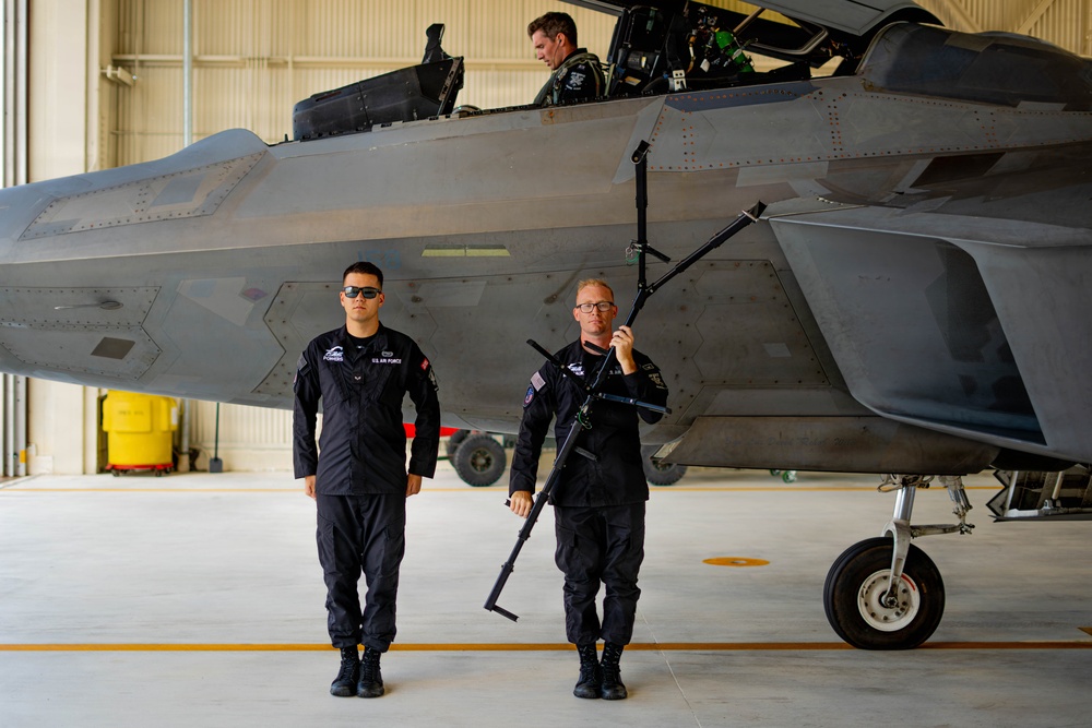 F-22 Raptor Aerial Demonstration Team performs at Duluth Airshow and Expo 2025