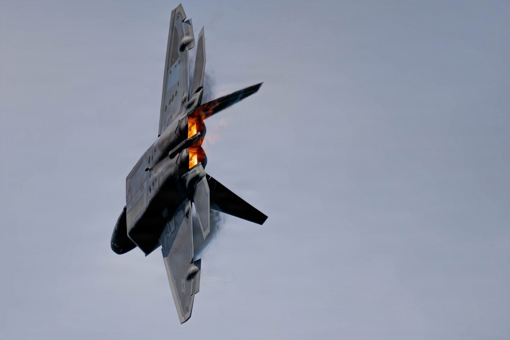 F-22 Raptor Aerial Demonstration Team performs at Duluth Airshow and Expo 2025
