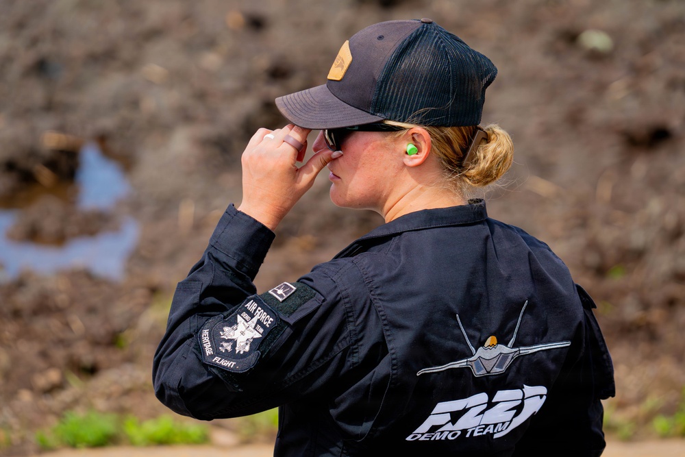 F-22 Raptor Aerial Demonstration Team performs at Duluth Airshow and Expo 2025