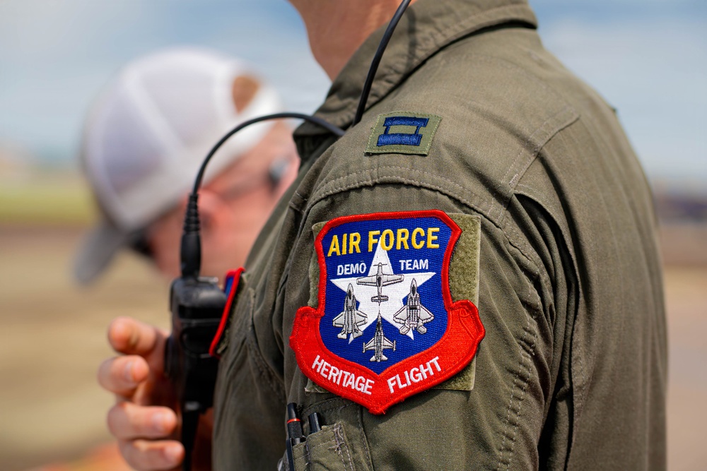 F-22 Raptor Aerial Demonstration Team performs at Duluth Airshow and Expo 2025