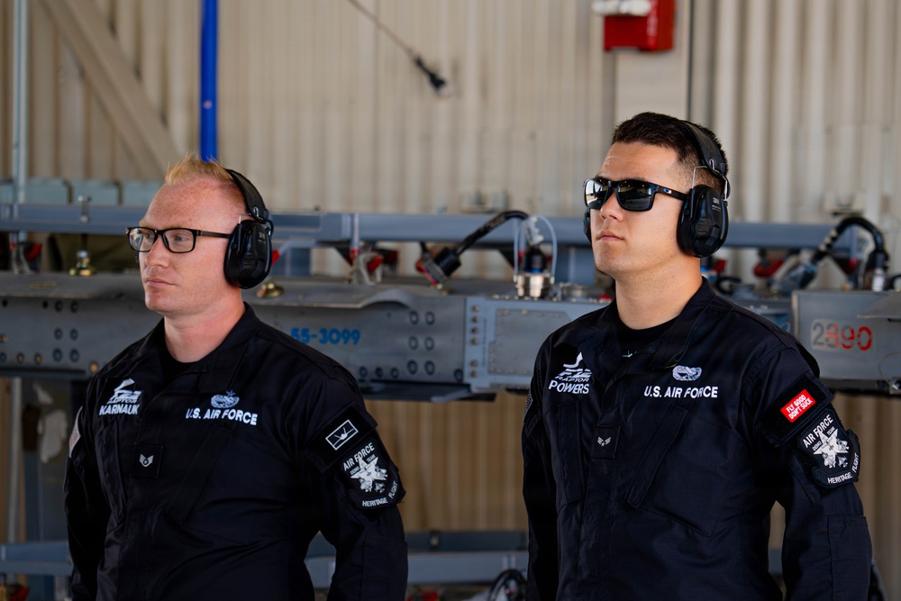 F-22 Raptor Aerial Demonstration Team performs at Duluth Airshow and Expo 2025