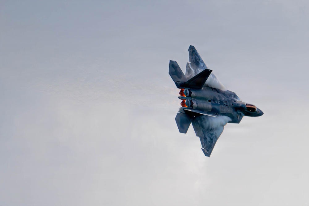 F-22 Raptor Aerial Demonstration Team performs at Duluth Airshow and Expo 2025