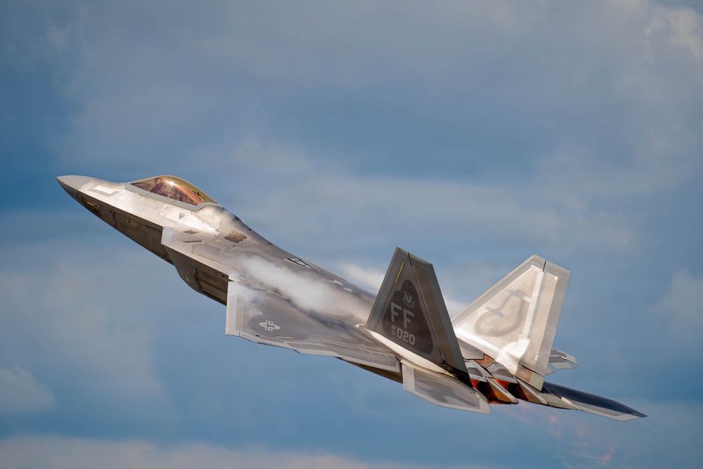 F-22 Raptor Aerial Demonstration Team performs at Duluth Airshow and Expo 2025