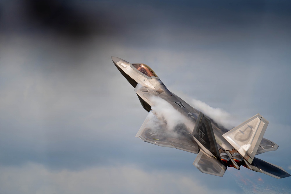 F-22 Raptor Aerial Demonstration Team performs at Duluth Airshow and Expo 2025