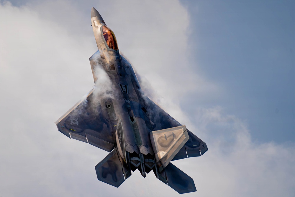 F-22 Raptor Aerial Demonstration Team performs at Duluth Airshow and Expo 2025